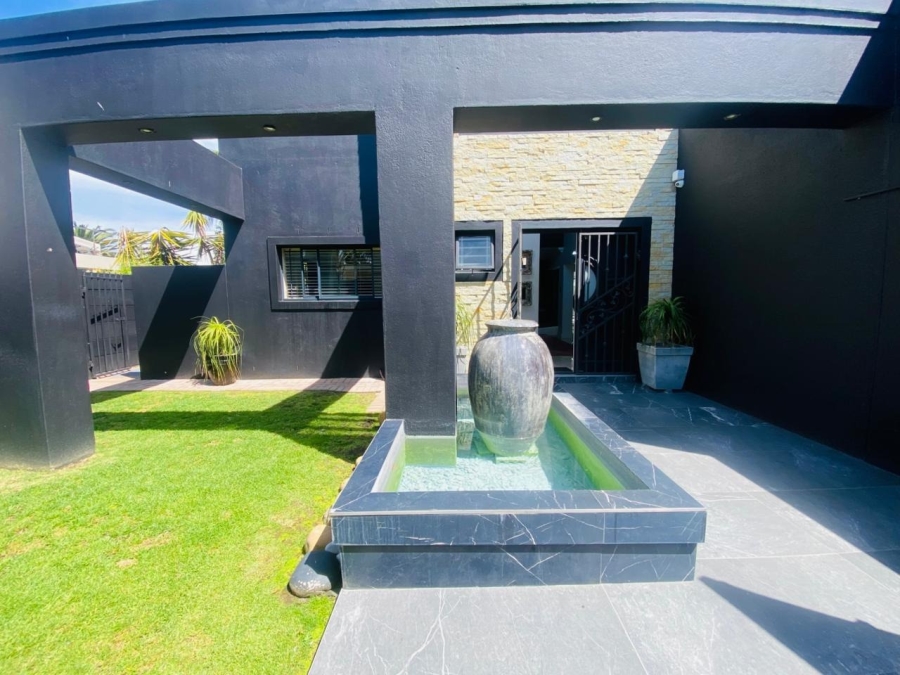 5 Bedroom Property for Sale in Sunset Beach Western Cape